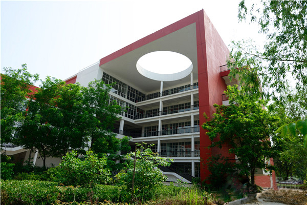 学校餐厅图片.jpg